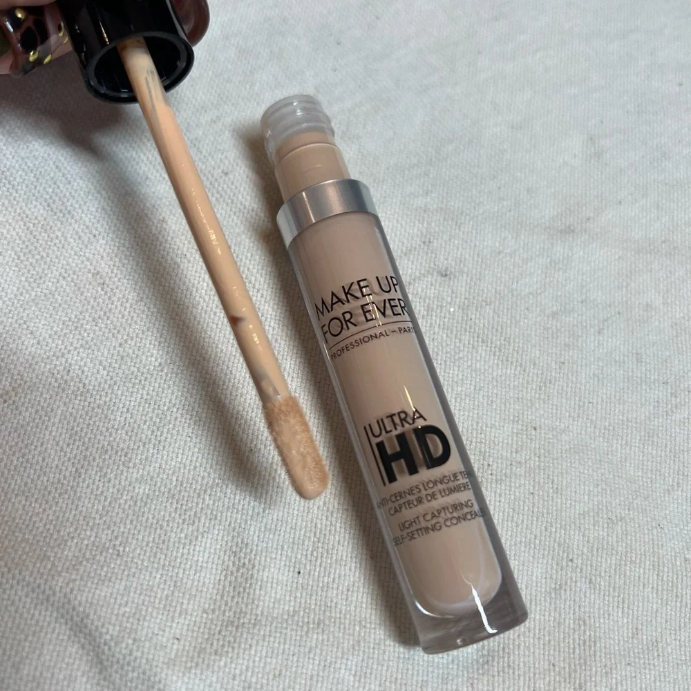 Makeup Forever Ultra HD Light Capturing Self Setting Concealer